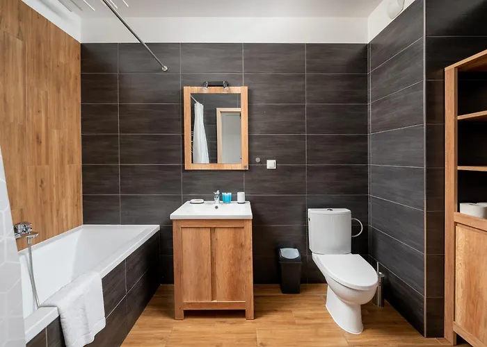 아파트 Krzyzowki Comfort By Bookinghost *